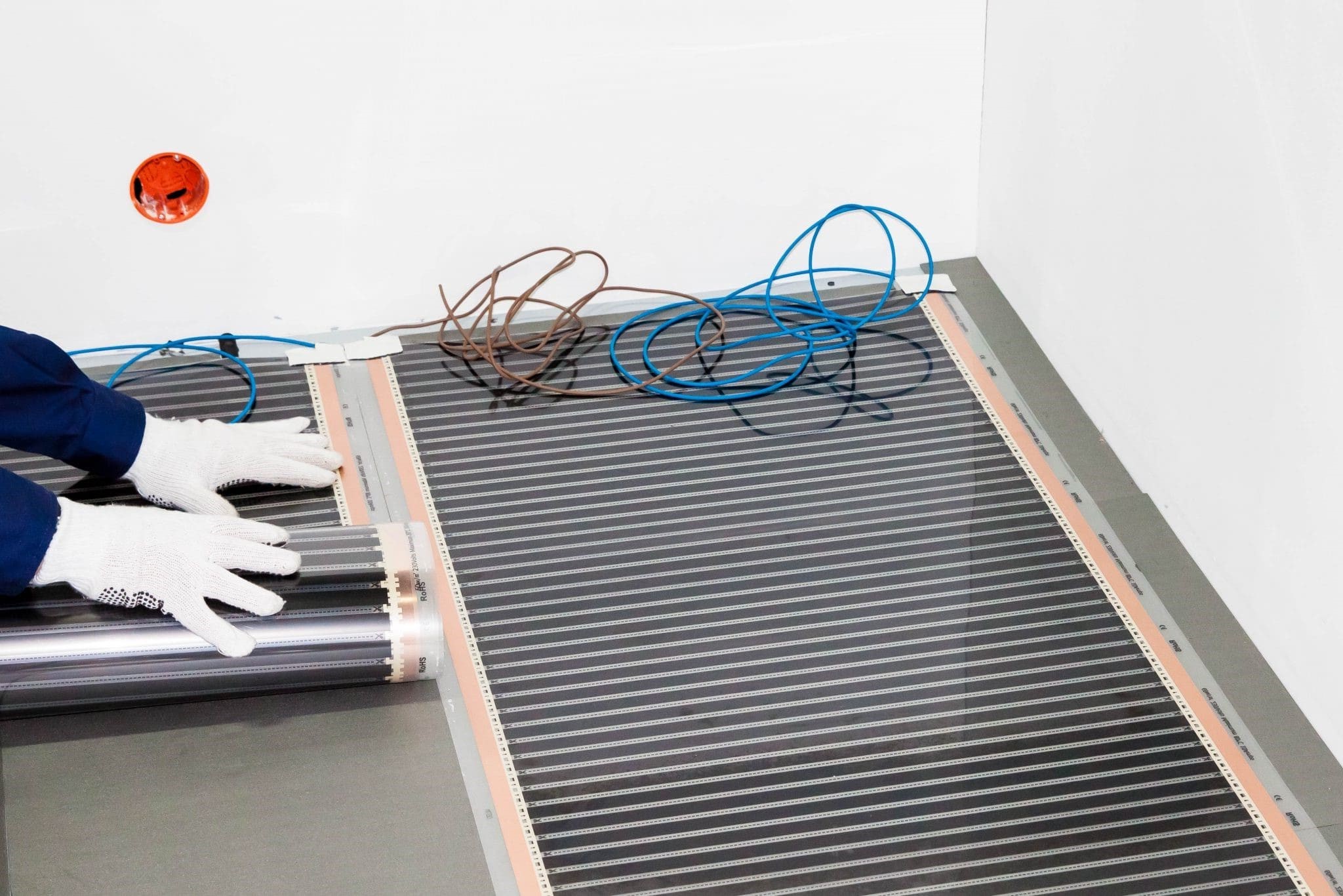 Installation d'un plancher chauffant infrarouge sous le carrelage