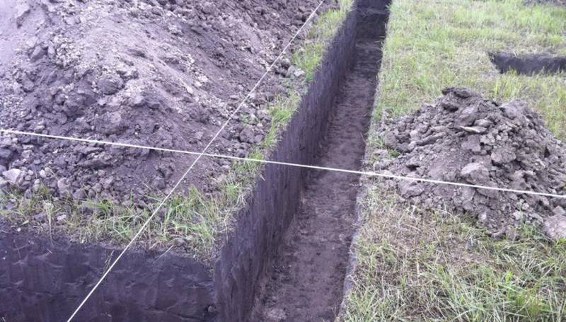 Comment faire de la plomberie dans le pays de vos propres mains: règles de pose, d'installation et d'aménagement