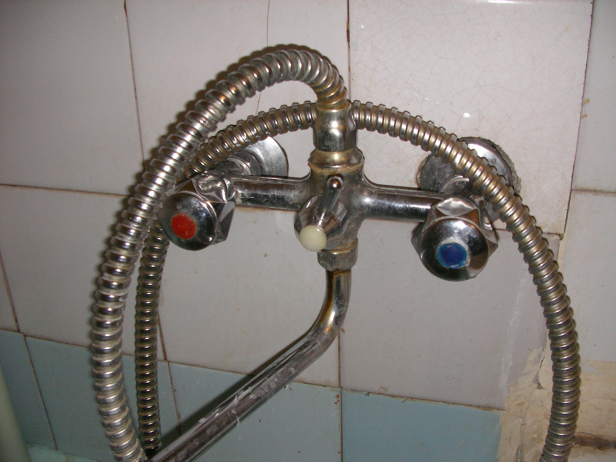 Remplacer vous-même le robinet de la salle de bain dans l'évier et ce qu'il faut