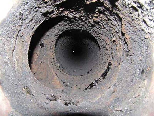 Bûche " Ramoneur " pour le nettoyage des cheminées : composition du produit et règles d'utilisation + avis des propriétaires