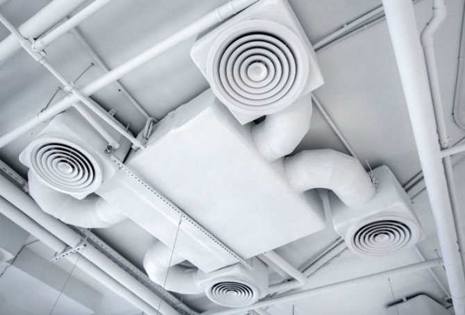 Ventilation dans la cuisine - options d'appareils et schémas d'installation