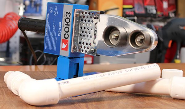 Tuyaux en PVC pour les eaux usées extérieures: types, tailles, avantages et inconvénients