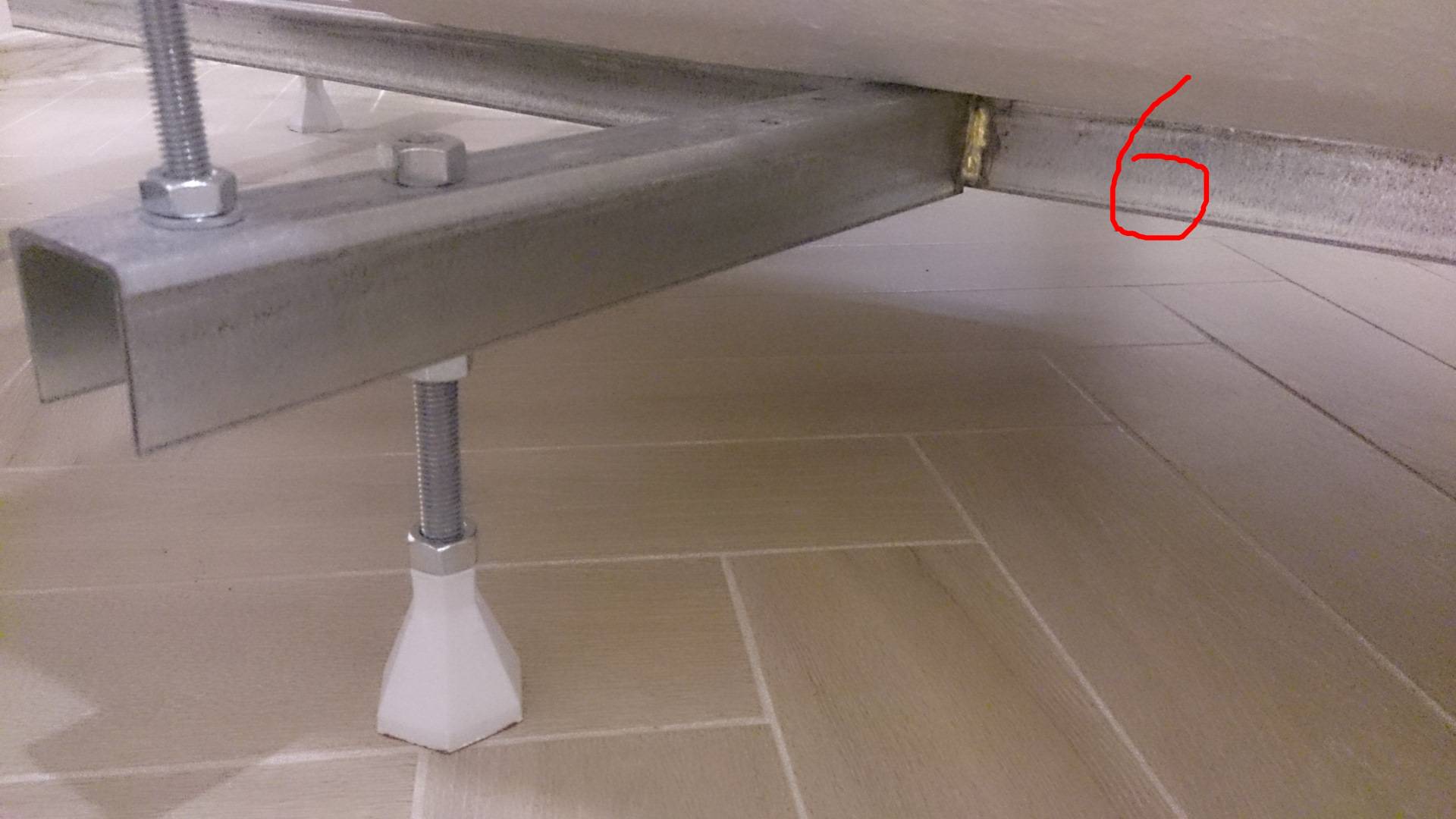 Installer une baignoire en acier de vos propres mains: comment installer sur des pieds, des briques (+ photo vidéo)