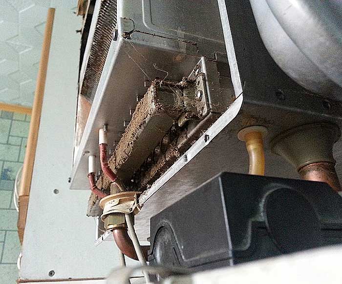 Pourquoi la chaudière à gaz fait-elle du bruit : pourquoi l'appareil bourdonne-t-il, clique-t-il, siffle-t-il, applaudit ? + comment réagir