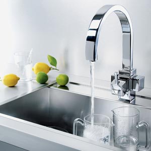 Comment changer le robinet de la cuisine: démonter l'ancienne version et en installer une nouvelle