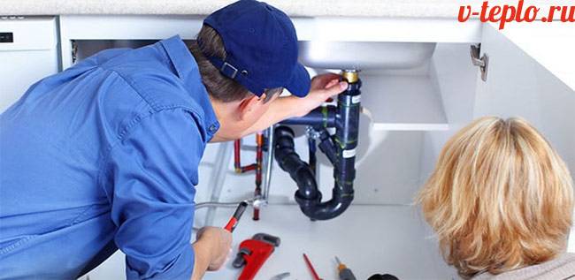 Pourquoi le tuyau de gaz vibre-t-il et bourdonne-t-il dans l'appartement: causes du bruit et solutions au problème