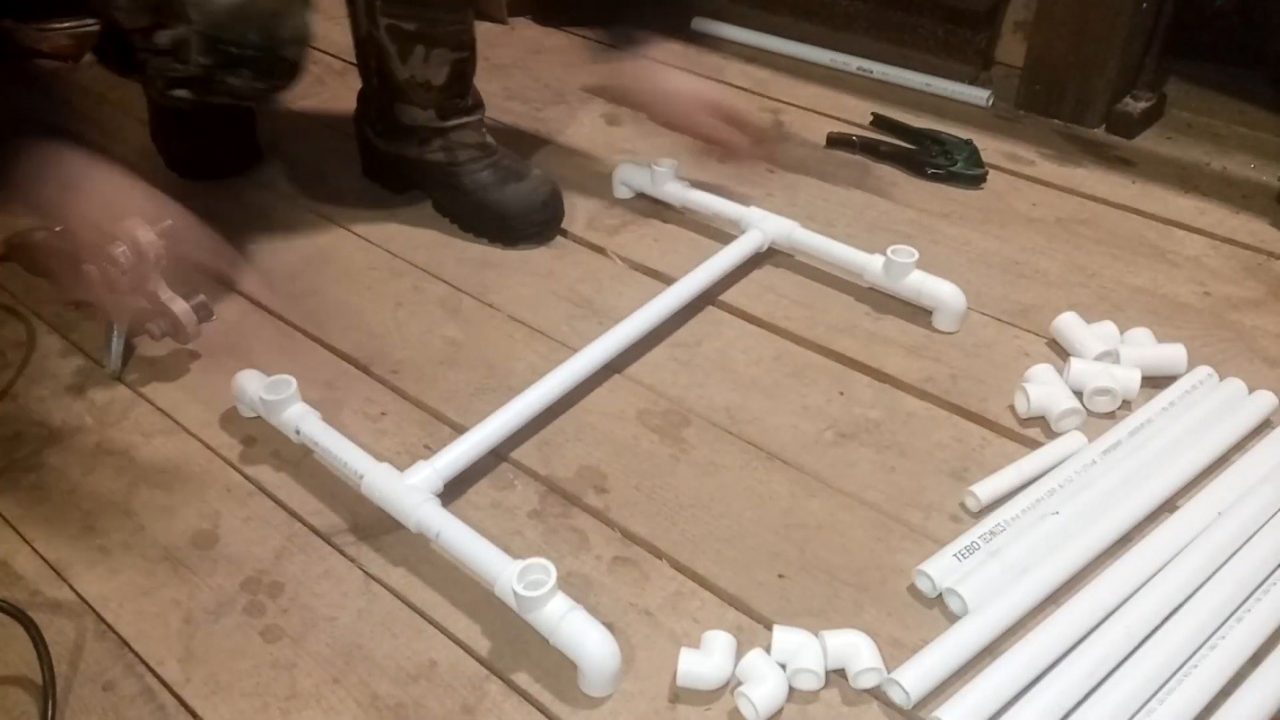 Écran en tuyaux en plastique: une classe de maître étape par étape sur l'autoproduction