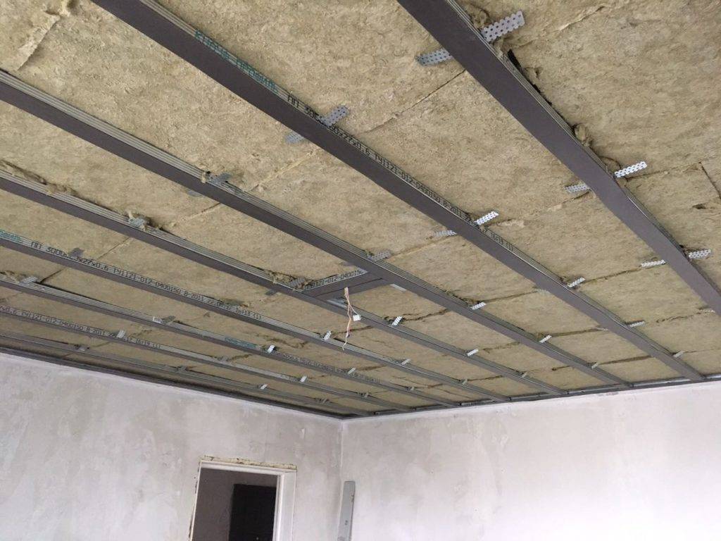 Insonorisation du plafond de l'appartement sous le plafond tendu