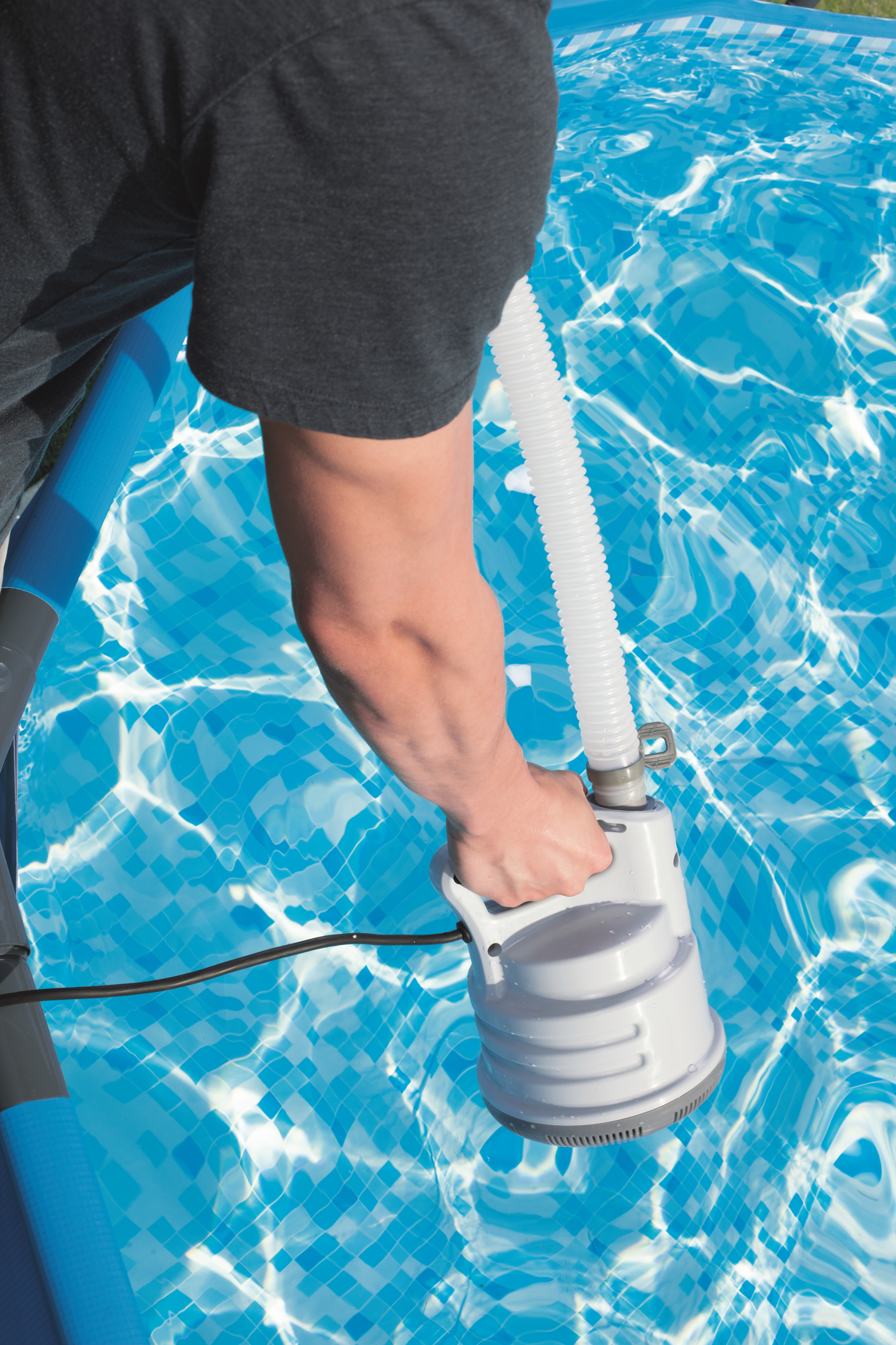 Comment choisir un filtre de piscine: leurs variétés, leur principe de fonctionnement, leur objectif, ce qu'il faut rechercher lors de l'achat, un aperçu des modèles éprouvés, leurs avantages et leurs inconvénients