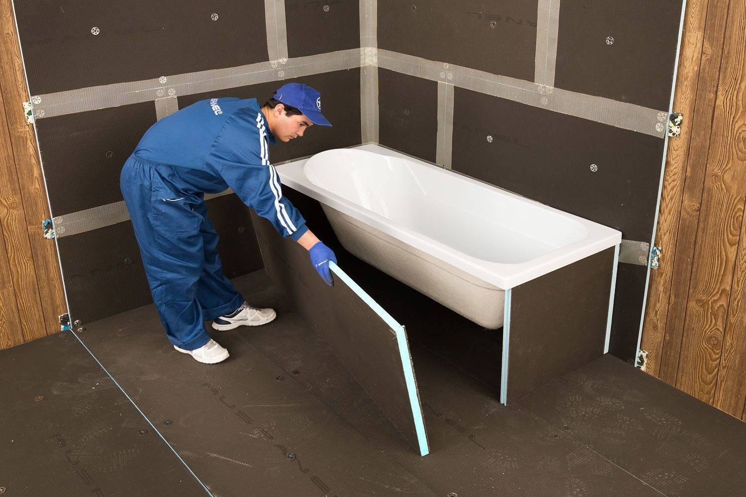 Installer un écran sur une baignoire en acrylique, comment assembler, fixer et enlever un panneau avant régulier pour une police régulière et d'angle, tous les secrets de l'installation des modèles de triton