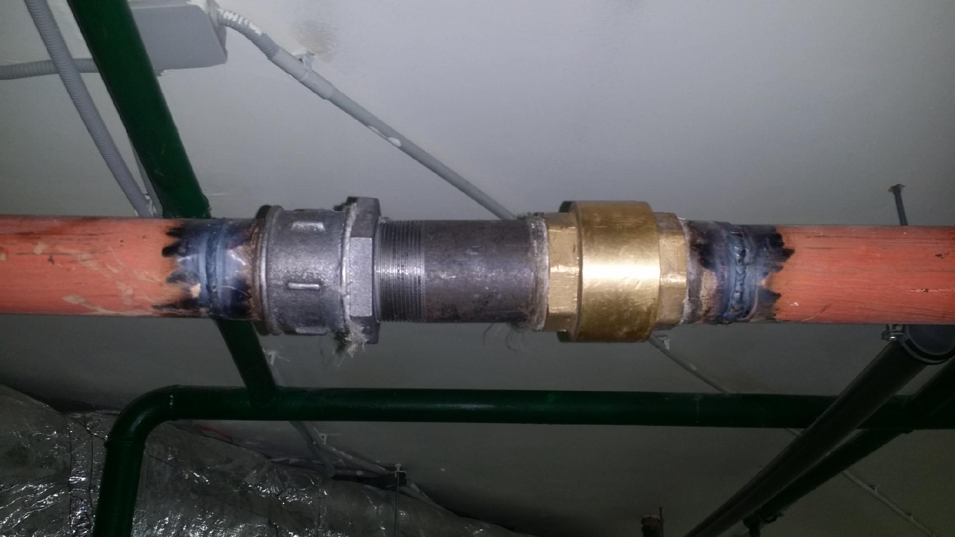 Schéma d'un système de chauffage à deux tubes avec câblage inférieur