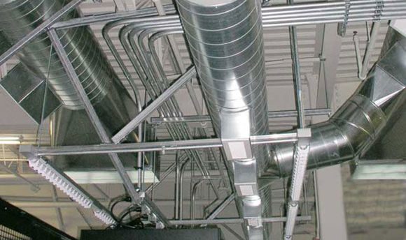 Comment les conduits d'air sont installés : installation de conduits de ventilation flexibles et rigides