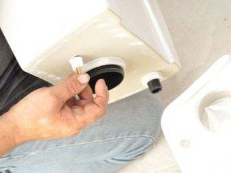 Joint entre le réservoir et les toilettes