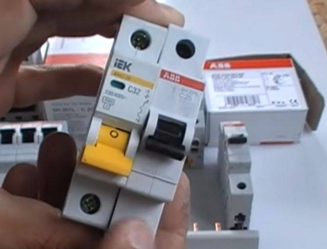 Marquage des disjoncteurs : comment choisir la bonne machine pour le câblage