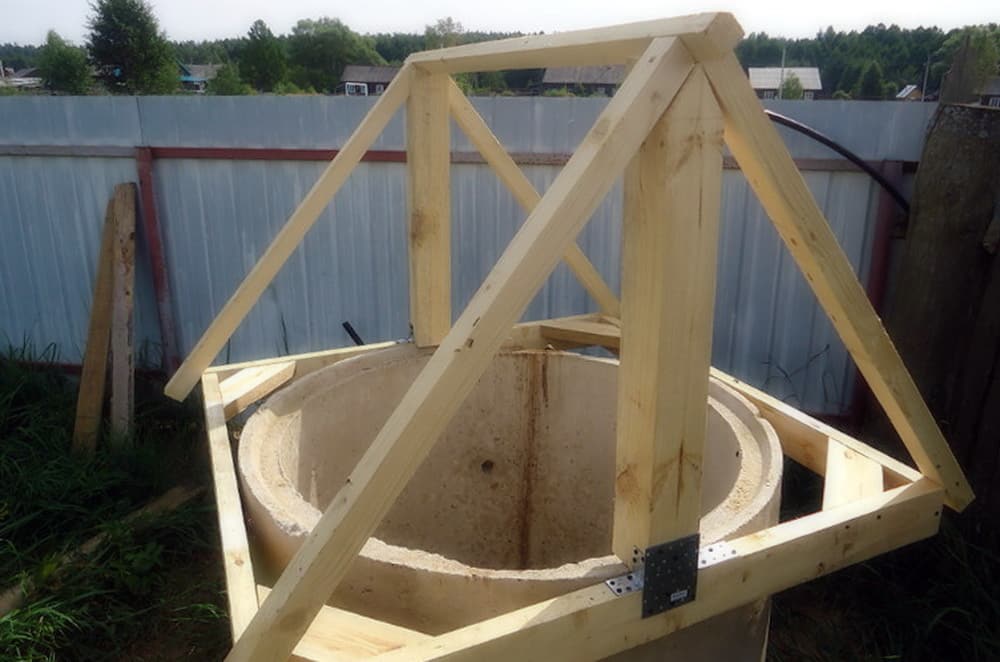 Maison pour un puits: variétés, matériaux de création, schéma de construction, technologie de construction