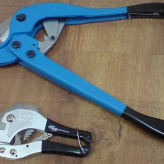 Coupe-tube pour tuyaux en cuivre: types, conseils de choix, règles et nuances d'utilisation