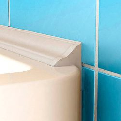 Choisir une bordure de salle de bain et comment la coller
