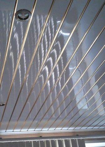 Plafond suspendu comment faire: instructions de travail + calcul des matériaux nécessaires