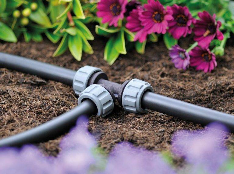 Nous faisons l'approvisionnement en eau d'été dans le pays pour les besoins des ménages