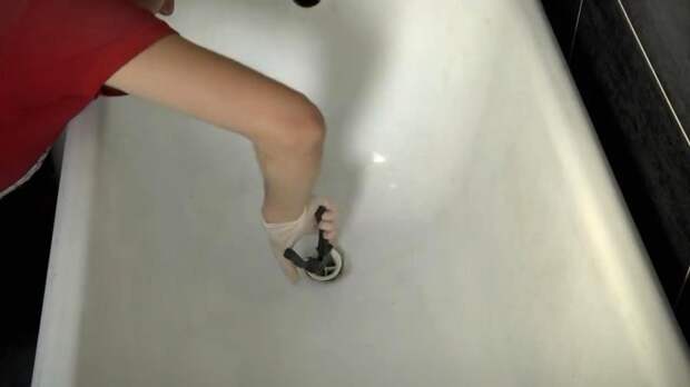 Restauration de baignoire à l'acrylique liquide : réparation de revêtement d'émail à faire soi-même