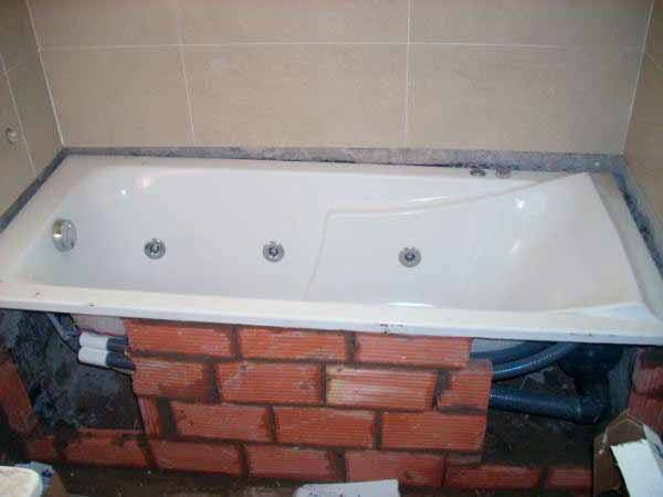 Installer une baignoire sur des briques : un guide d'installation étape par étape