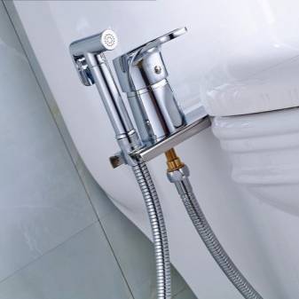 Douche hygiénique avec mitigeur : classement des modèles populaires + recommandations d'installation