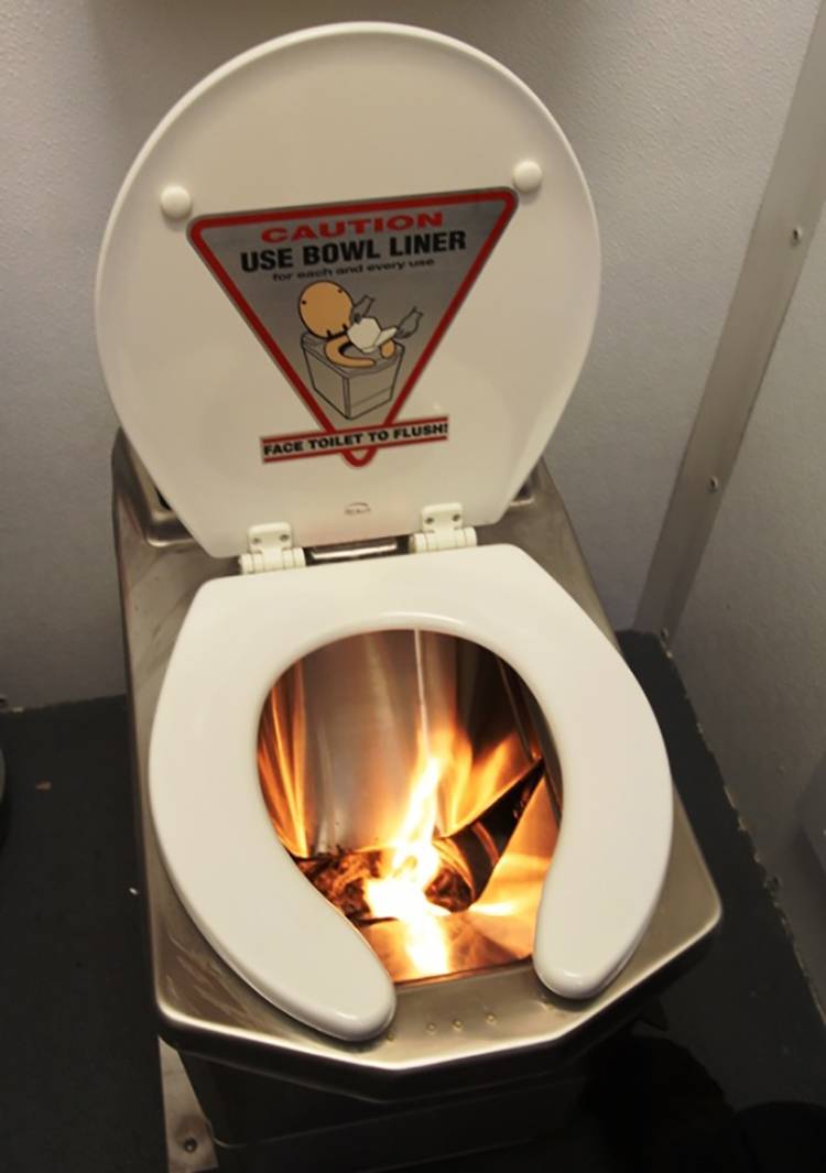 Qu'est-ce qu'un placard sec: le principe de fonctionnement et les spécificités de l'utilisation de la plomberie autonome