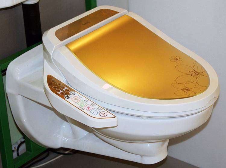 Aperçu comparatif du couvercle du bidet, de la tête du bidet et de la fixation du bidet et de leur connexion