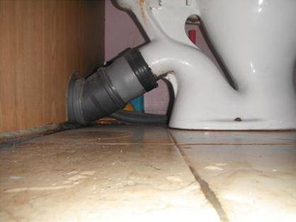 Comment remplacer une cuvette de toilettes: démonter l'ancienne et en installer une nouvelle de vos propres mains