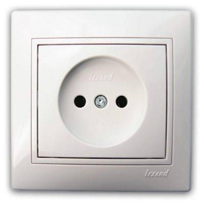 Prise avec interrupteur dans un boîtier : comment connecter une prise avec un interrupteur