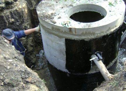 Comment un puisard est construit à partir d'anneaux en béton: schémas + guide étape par étape