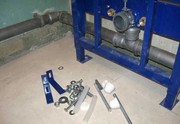 Installation de toilettes suspendues: nous analysons les nuances de la technologie d'installation