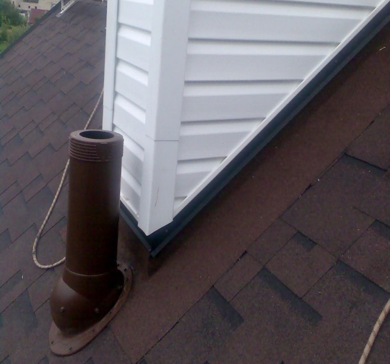 Installation d'un tuyau d'égout pour l'assainissement: nous ventilons correctement