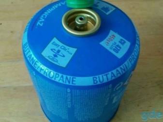 Faire le plein de cartouches de gaz pour brûleurs de vos propres mains: instructions pour différents types de bouteilles