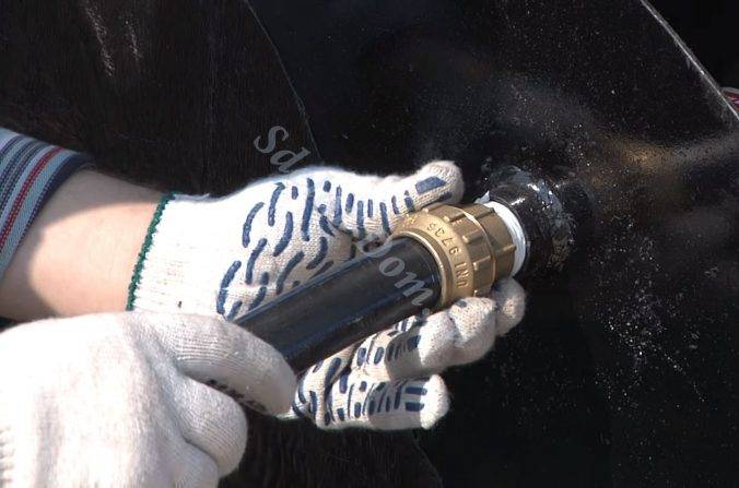 Comment fabriquer soi-même un caisson pour un puits: la construction de structures en béton et en métal