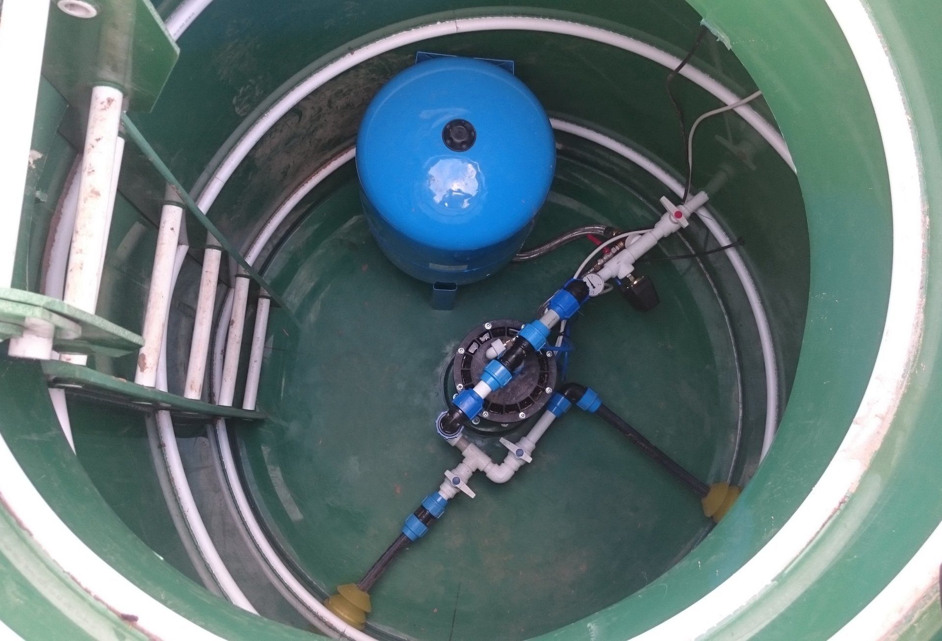 Caisson à faire soi-même pour un puits: un appareil, comment le fabriquer à partir de zéro