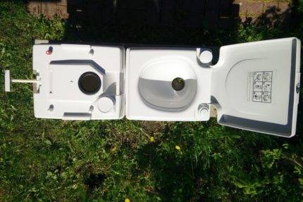 Comment nettoyer un placard sec: caractéristiques du nettoyage des types de tourbe et de liquide des placards secs