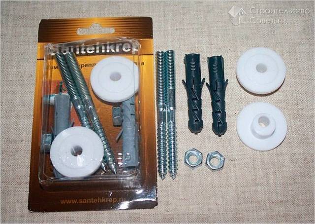 Support pour l'évier et autres moyens de fixation