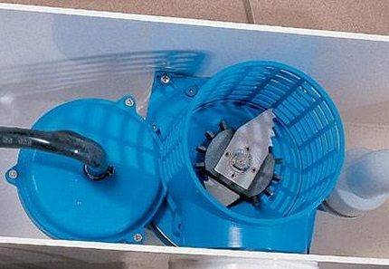 Pompes WC avec hacheur pour évacuation forcée