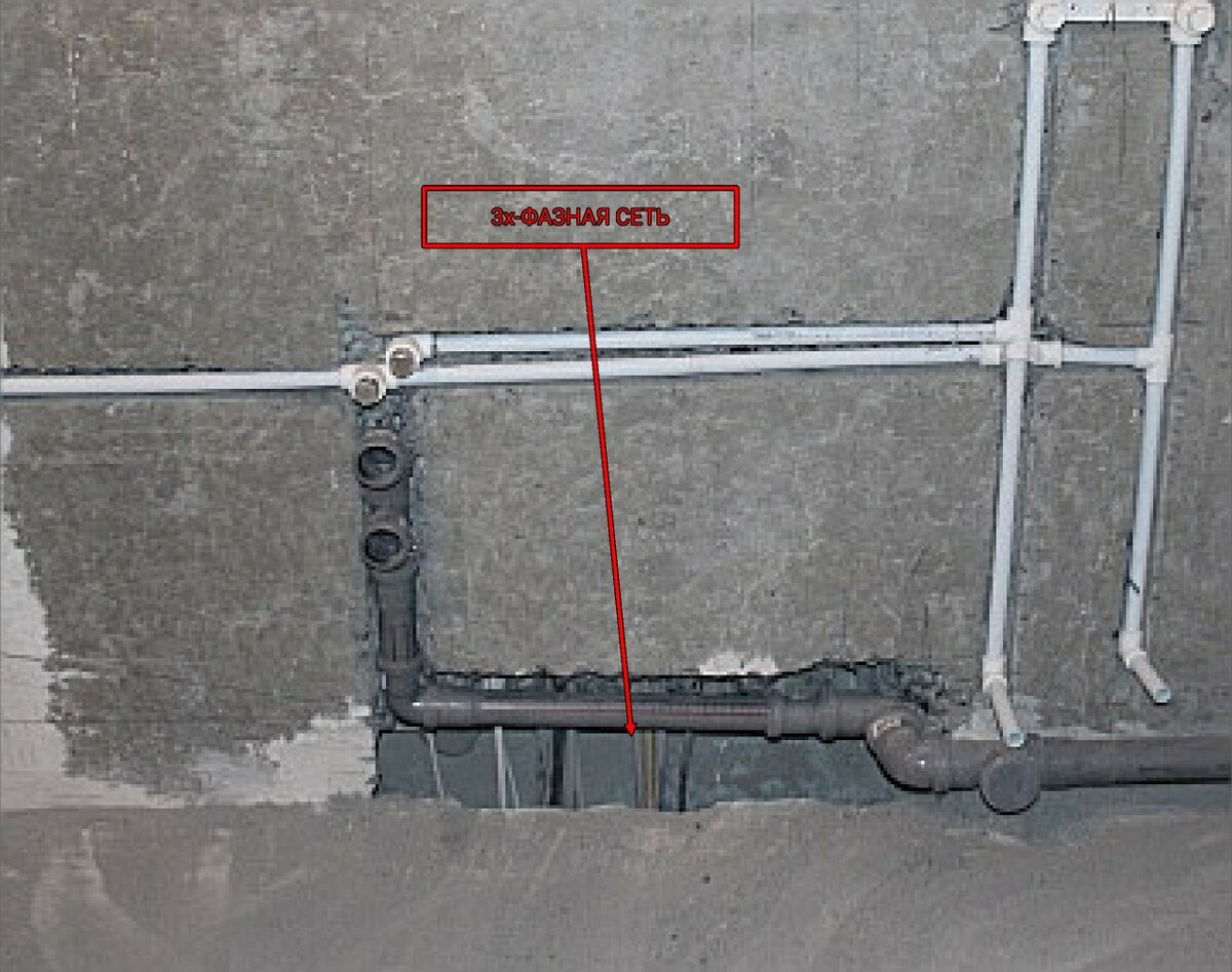Chasser les murs pour le câblage dans une maison à panneaux