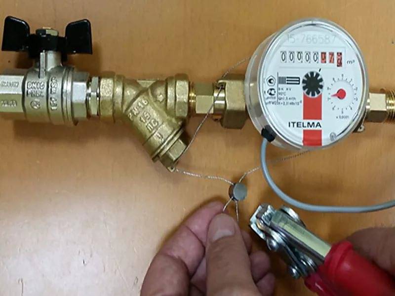 Le compteur tourne quand les voisins ouvrent l'eau froide