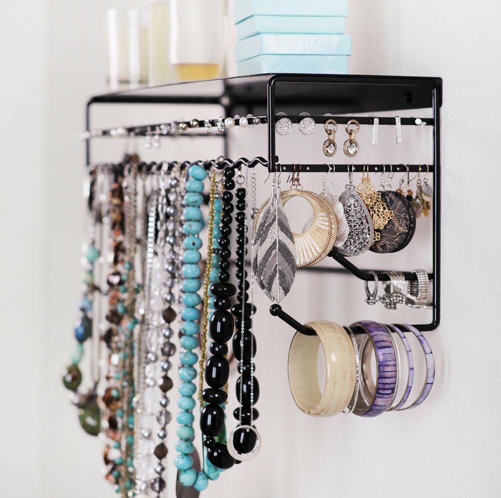 Comment stocker des bijoux: règles et méthodes à la maison, erreurs