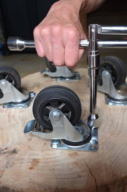 Comment j'ai fabriqué ma propre table à plateau pour économiser de l'argent