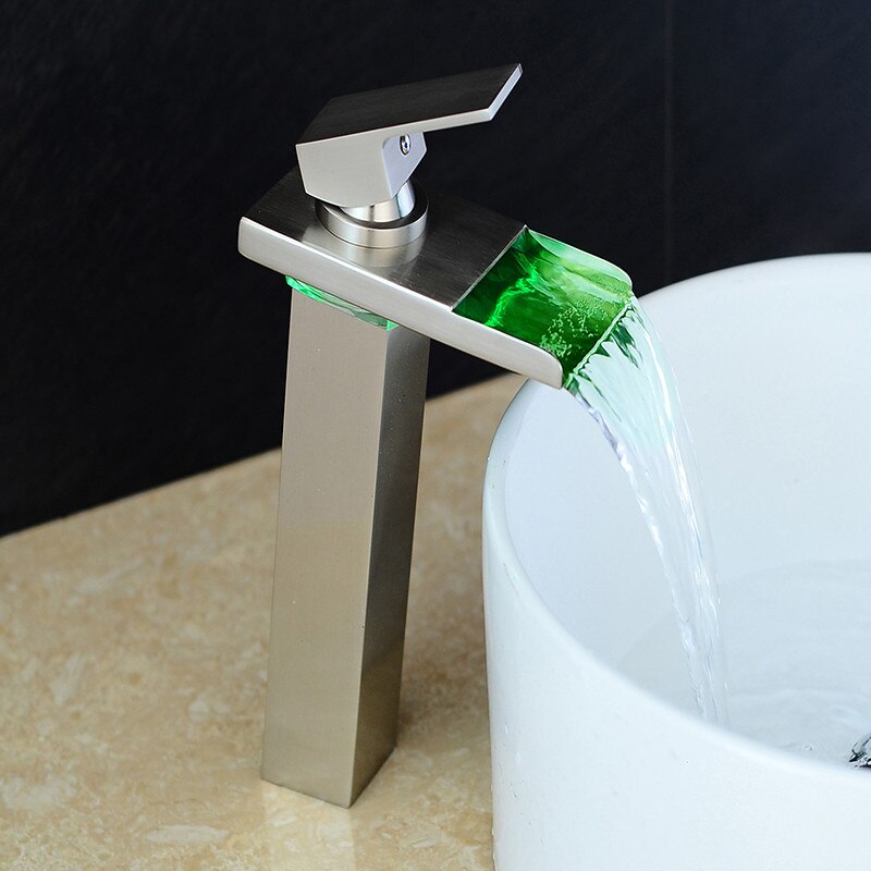 Robinet cascade pour baignoires en acrylique : catégories, avantages et inconvénients, coût, instructions d'installation