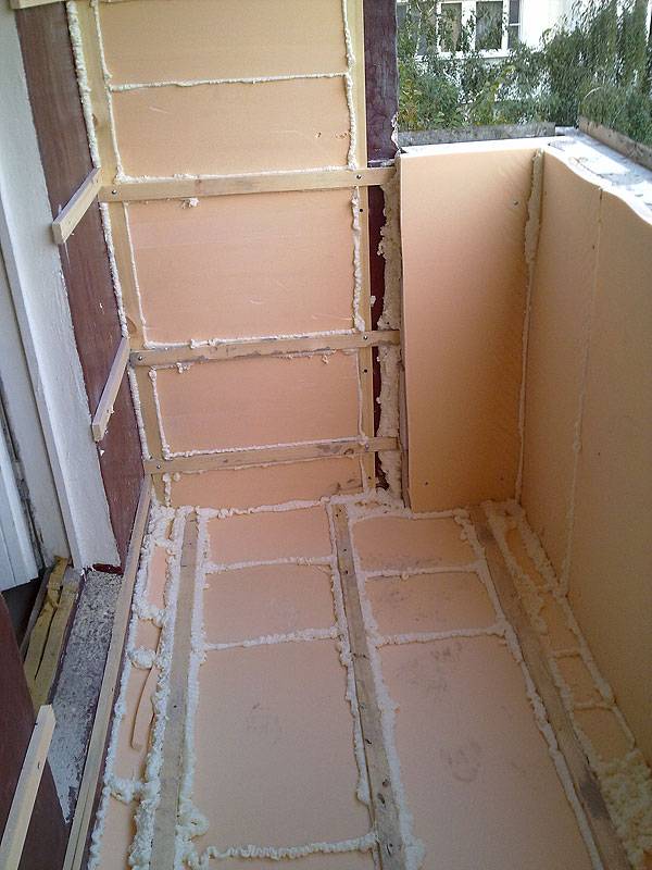 Réchauffement à faire soi-même de la loggia et du balcon: nous décrivons de tous les côtés