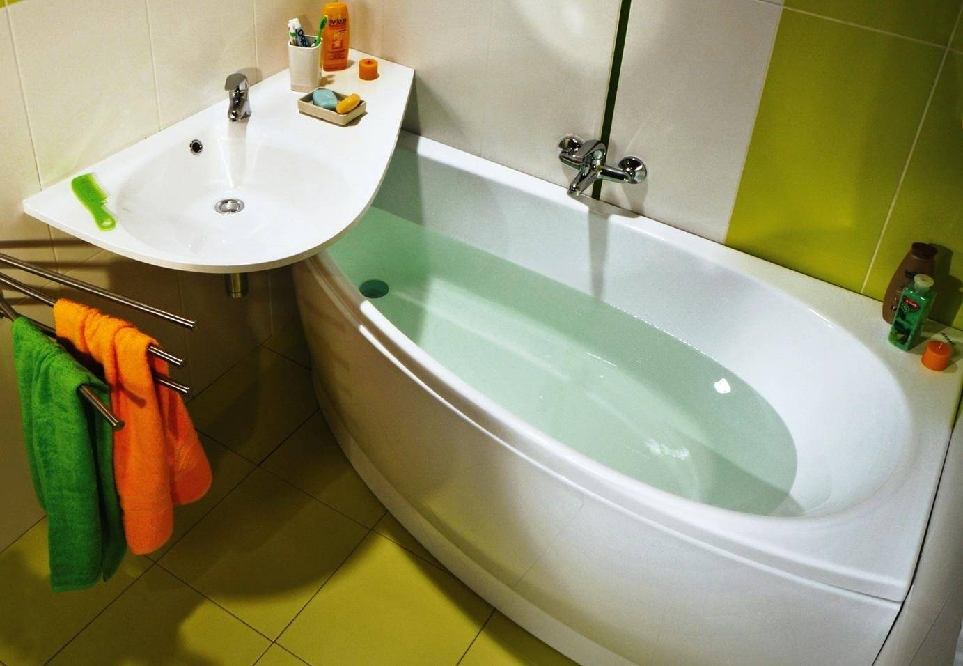 Baignoires assises pour petites salles de bain : types, appareil + comment choisir la bonne