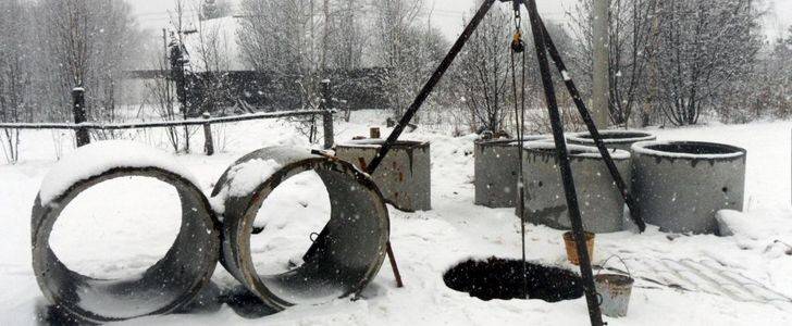 Bien faire soi-même dans le pays: un guide pour aménager un puits typique à partir d'anneaux