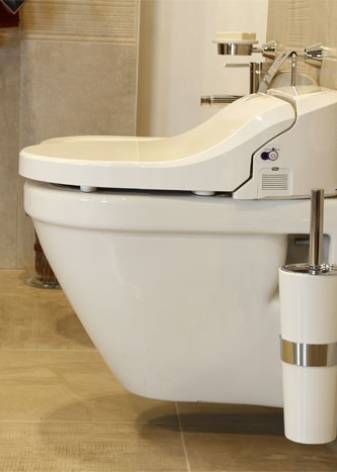 Aperçu comparatif du couvercle du bidet, de la tête du bidet et de la fixation du bidet et de leur connexion