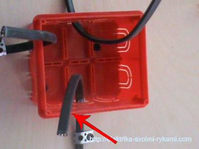 Comment connecter un interrupteur d'éclairage à trois gangs