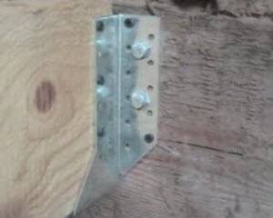 Planchers d'eau chaude sur un plancher en bois: caractéristiques de la pose du système sur une base en bois